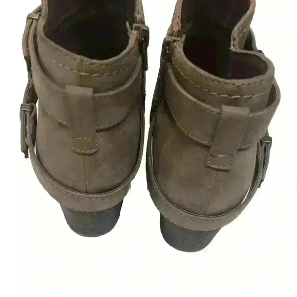 Indigo Rd Ladies Tan Ankle Booties zip sides size 7.5M - Picture 3 of 5